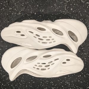 ADIDAS YEEZY MEN FOAM RUNNER SZ. 9 SAND